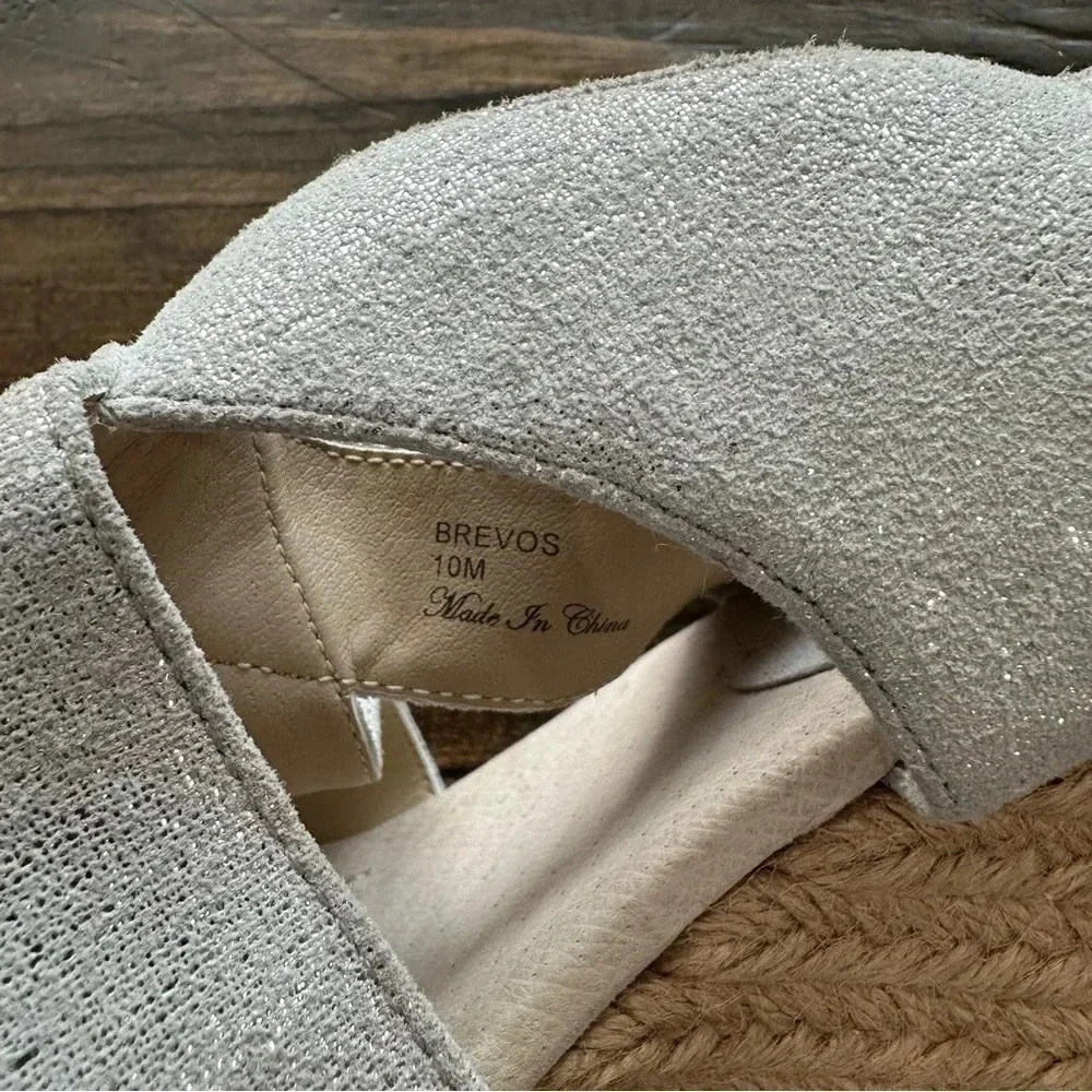 Donald J. Pliner Brevos Women's Lt. Gray & Tan Strappy Wedge Sandal Size 10M GUC